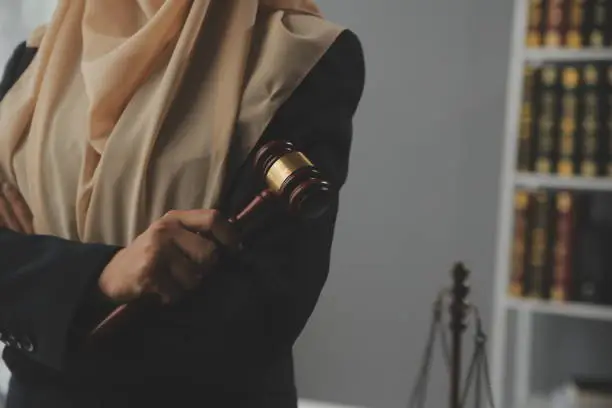 كم أتعاب المحامي في سلطنة عمان